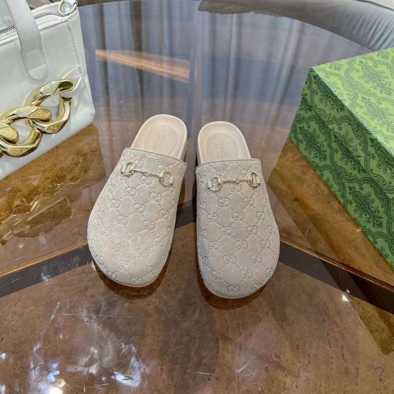 G*u*i slippers